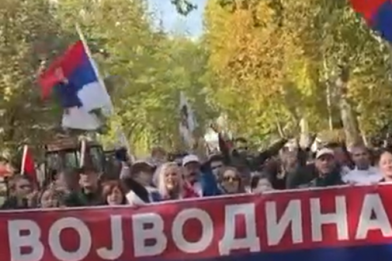 Mladi krenuli na put ka Novom Sadu
