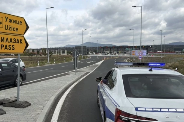 ZATVORENI ULAZI NA AUTO-PUT "MILOŠ VELIKI": Zbog požara obustavljen saobraćaj ka Beogradu! (GALERIJA)