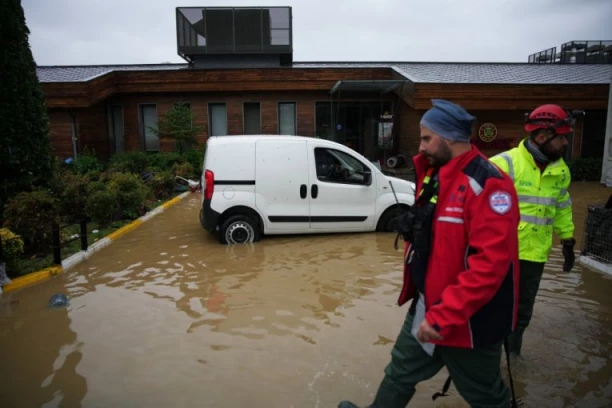 DRAMA SRPSKOG HUMANITARCA U POTOPLJENOM ISTANBULU! Satima se borio sa olujom: Kiša nas je bukvalno tukla