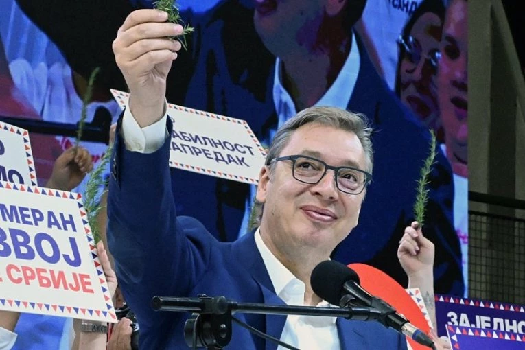 NOVI SAD ČEKA VUČIĆA! Republika na licu mesta, ovako izgleda Srpska Atina pred veličanstveni skup Ujedinjene Srbije (FOTO, VIDEO)