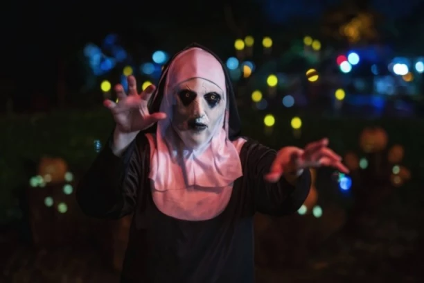LJUDI U CRNOM PLAŠE DECU U INĐIJI I JAKOVU! Građani u strahu - da li je u pitanju novi bezumni TikTok izazov?
