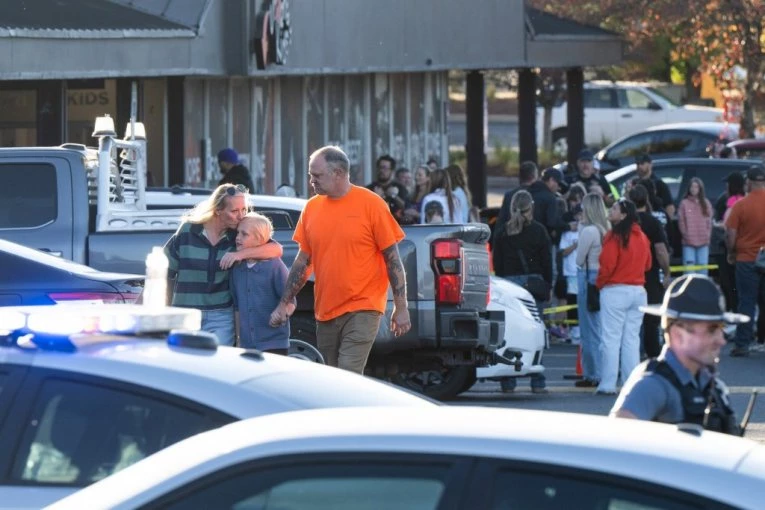 Identifikovan 16-godišnji napadač u školi u Oregonu: Koristio sačmaricu koju je kupila njegova majka