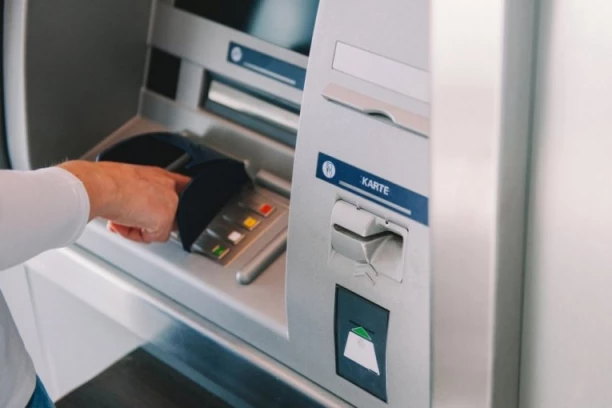BANKOMATI DOBIJAJU NOVE FUNKCIJE: Evo kako će izgledati podizanje novca
