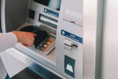 BANKOMATI DOBIJAJU NOVE FUNKCIJE: Evo kako će izgledati podizanje novca