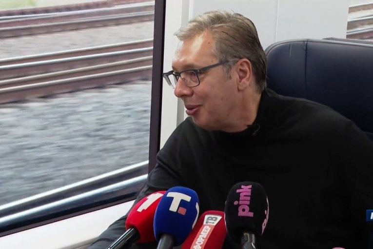 Vučić u vozu Soko