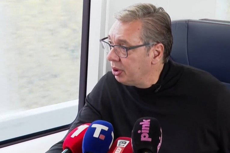 Vučić u vozu Soko