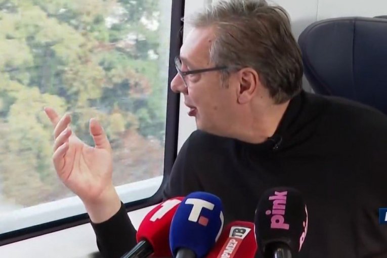 Vučić u vozu Soko