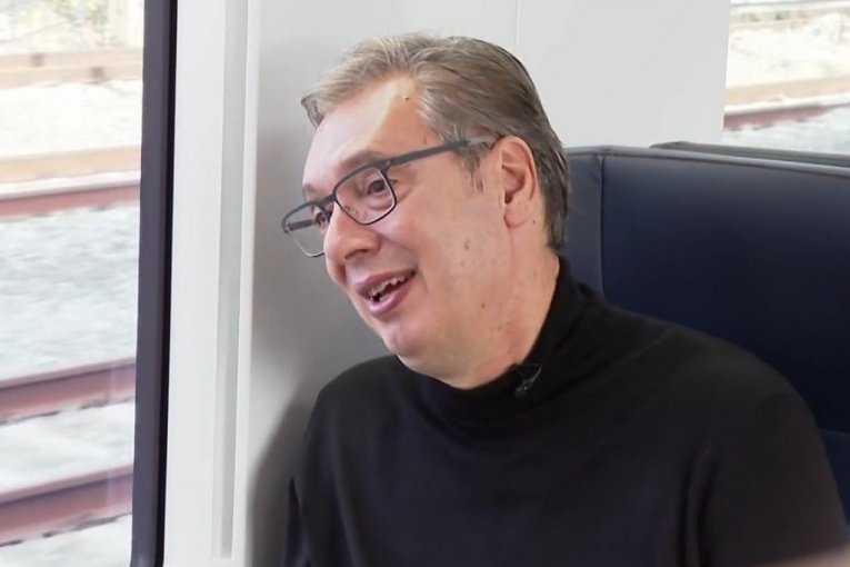 Vučić u vozu Soko