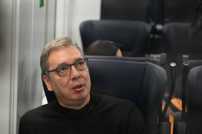 Vučić u vozu Soko