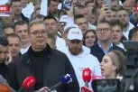 VUČIĆ S NARODOM U ŠETNJI NOVIM SADOM! Sve se ori od "Aco, Srbine", građani ga pozdravljaju - USKORO SUSRET SA FICOM! (FOTO, VIDEO)