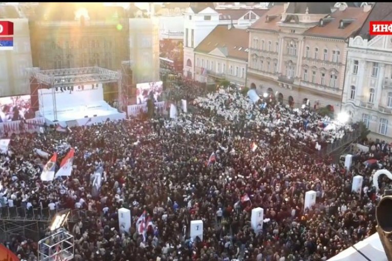 100.000 ljudi na skupu u Novom Sadu 