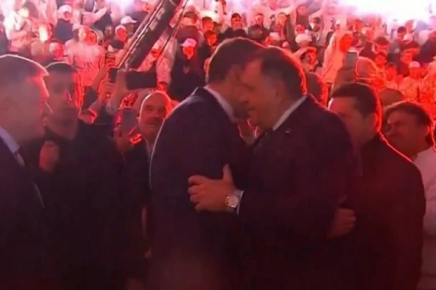 FICO I VUČIĆ STIGLI NA TRG SLOBODE! Više od 100.000 ljudi ih dočekalo, sve se ori od "NA, NA, NA VUČIĆ ALEKSANDAR"! (FOTO, VIDEO)