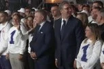 FICO I VUČIĆ STIGLI NA TRG SLOBODE! Više od 100.000 ljudi ih dočekalo, sve se ori od "VUČIĆ ALEKSANDAR" - Počeo veliki skup "Ujedinjene Srbije" u Novom Sadu (FOTO, VIDEO)