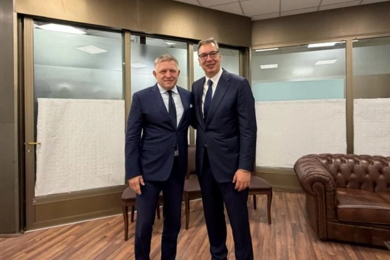 "BRATE ROBERTE..." Fico se susreo sa Vučićem pre velikog narodnog skupa u Novom Sadu! (FOTO)