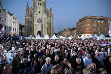 OGLASIO SE MUP NAKON VELIČANSTVENOG SKUPA U NOVOM SADU: 110.000 ljudi bilo uz Vučića na Trgu Slobode!