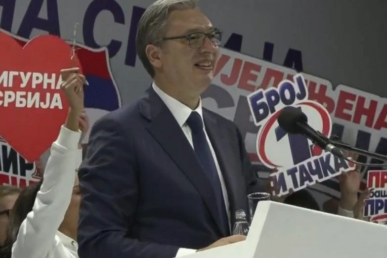 "HVALA NOVI SAD!" Oglasio se Vučić posle fantastičnog skupa na Trgu slobode! (VIDEO)
