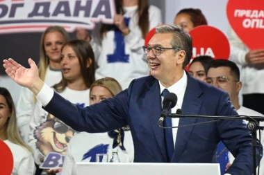 "NEMA VIŠE POLITIKE U ŠKOLAMA I NA FAKULTETIMA!" Vučić zagrmeo u Novom Sadu: Ne damo da deca budu taoci politike