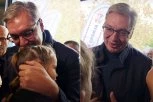 „NAJSLAĐI POLJUBAC":  Vučić podelio emotivan trenutak sa devojčicom u Kovilovu