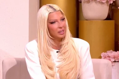 JELENA KARLEUŠA IZAZVALA LOM U PROGRAMU UŽIVO! Pevačica servirala intimu, sve otišlo u etar - OVO JE ČITAVA JAVNOST ČEKALA DA ČUJE!
