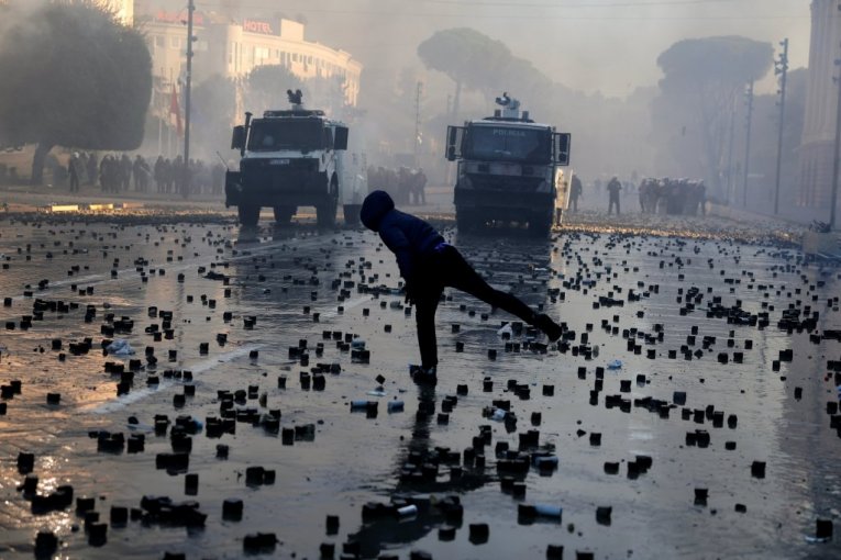 Tanjug/AP Photo/Hameraldi Agolli