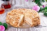 NAPOLEON TORTA je kraljica kremastih poslastica: Spoj hrskavih kora i najlepšeg vanila krema napraviće pravu čaroliju na stolu!