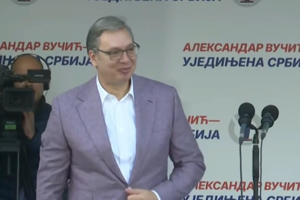 OBRAĆA SE VUČIĆ! Počeo veliki skup "Ujedinjene Srbije u Kruševcu!"