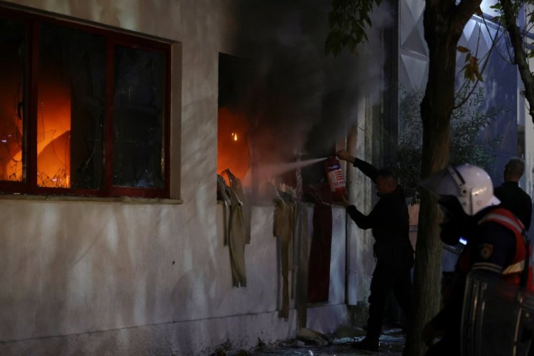 Jezive scene u Tirani 