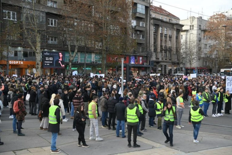 KANDIDAT "STUDENTSKE LISTE" PRIZNAO DA NE ZNA LJUDE SA SVOJE LISTE! Kakva blamaža na N1 - Tošković se zapleo u svoje laži! (VIDEO)
