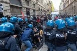 Više od 200 maloletnika privedeno u Milanu: Povređeno 14 policajaca