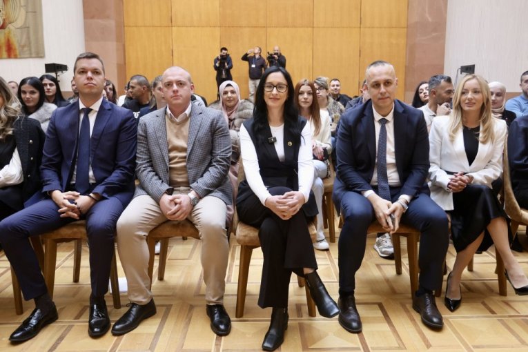 Uručena rešenja o subvencijama za kupovinu prvog stana