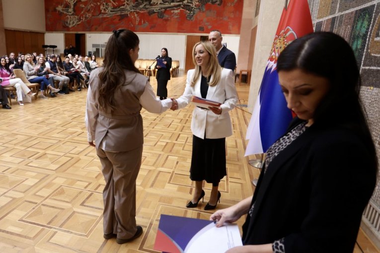 Uručena rešenja o subvencijama za kupovinu prvog stana