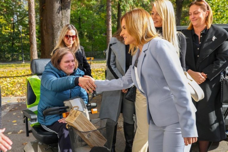 Ivanjica dobila pristupačni kombi za osobe sa invaliditetom