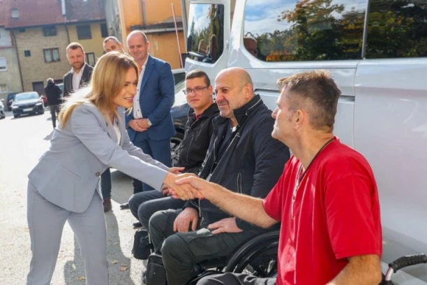 Đurđević Stamenkovski u Ivanjici: Grad dobio pristupačni kombi za osobe sa invaliditetom, najavljena i ugradnja lifta