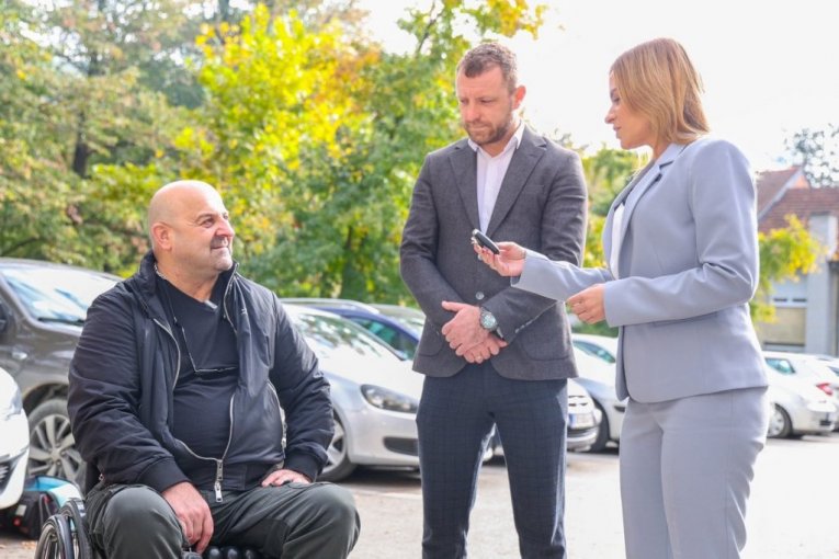 Ivanjica dobila pristupačni kombi za osobe sa invaliditetom