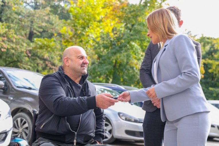 Ivanjica dobila pristupačni kombi za osobe sa invaliditetom
