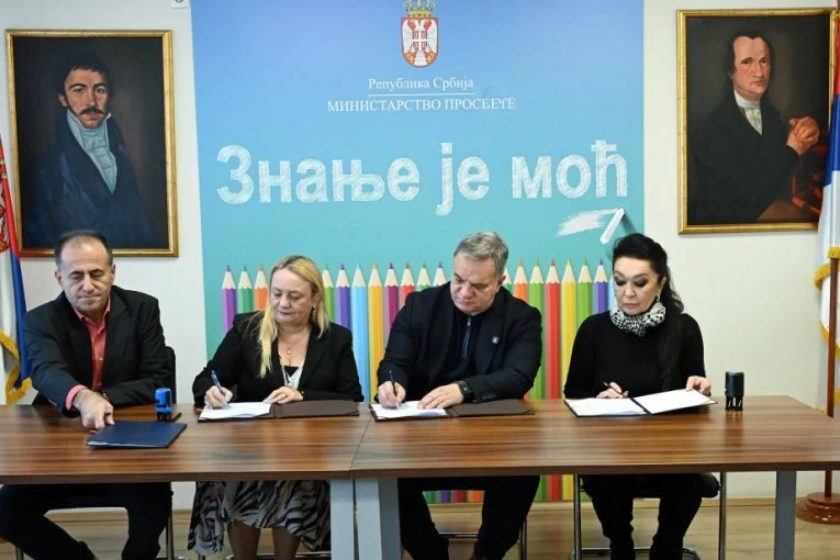 Veće plate i bolji uslovi za prosvetare! Potpisan važan sporazum sa sindikatima