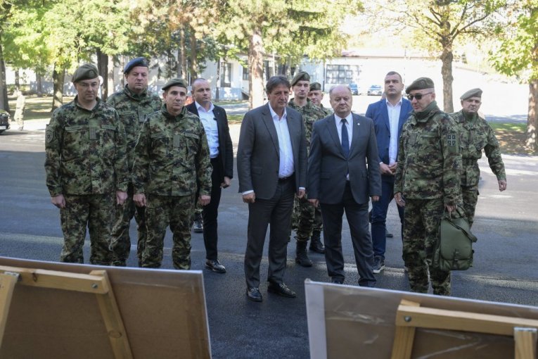 Obilazak rekonstruisanog objekta u kasarni „Prvi pešadijski puk knjaza Miloša Velikog“ u Vranju