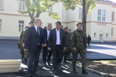 Obilazak rekonstruisanog objekta u kasarni „Prvi pešadijski puk knjaza Miloša Velikog“ u Vranju