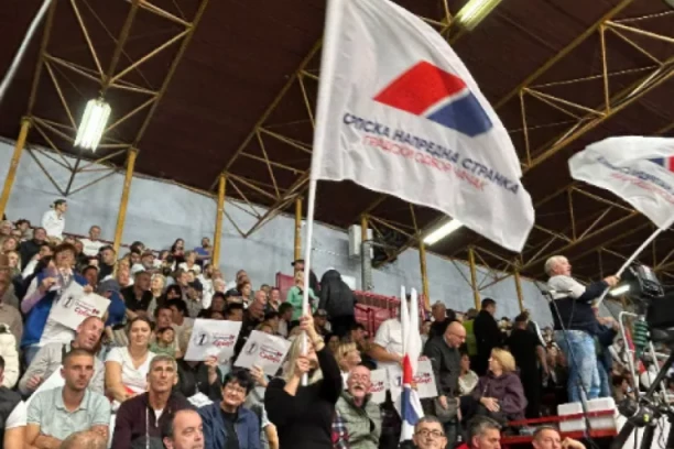 ČAČAK ČEKA VUČIĆA! Hala "Borac" već krcata - veliki skup "Ujedinjene Srbije" počinje u 18 časova! (FOTO, VIDEO)