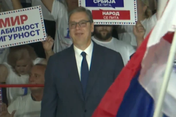 SVE SE ORI OD "RUZMARINA" Aleksandar Vučić na velikom skupu "Ujedinjene Srbije" u Čačku -  hala "Borac" krcata! (FOTO, VIDEO)