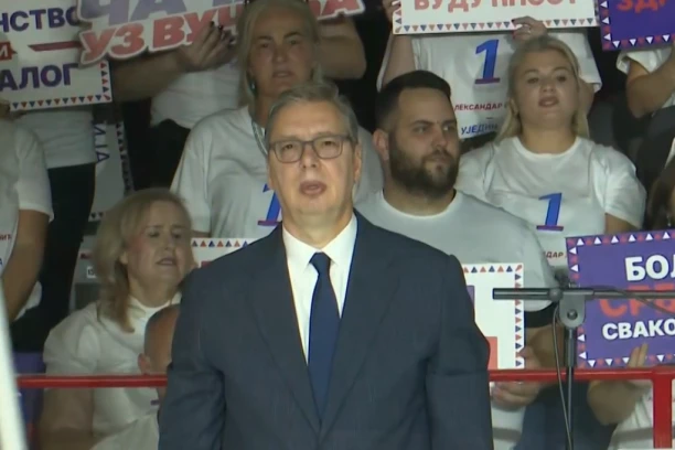 SVE SE ORI OD "RUZMARINA" Aleksandar Vučić na velikom skupu "Ujedinjene Srbije" u Čačku -  hala "Borac" krcata! (FOTO, VIDEO)