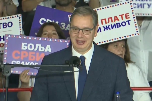 SVE SE ORI OD "RUZMARINA" Aleksandar Vučić na velikom skupu "Ujedinjene Srbije" u Čačku -  hala "Borac" krcata! (FOTO, VIDEO)