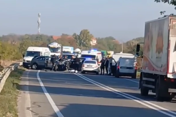 IMA POGINULIH NA OBRENOVAČKOM PUTU! Detalji teške nesreće kod Ostružnice! (FOTO, VIDEO)