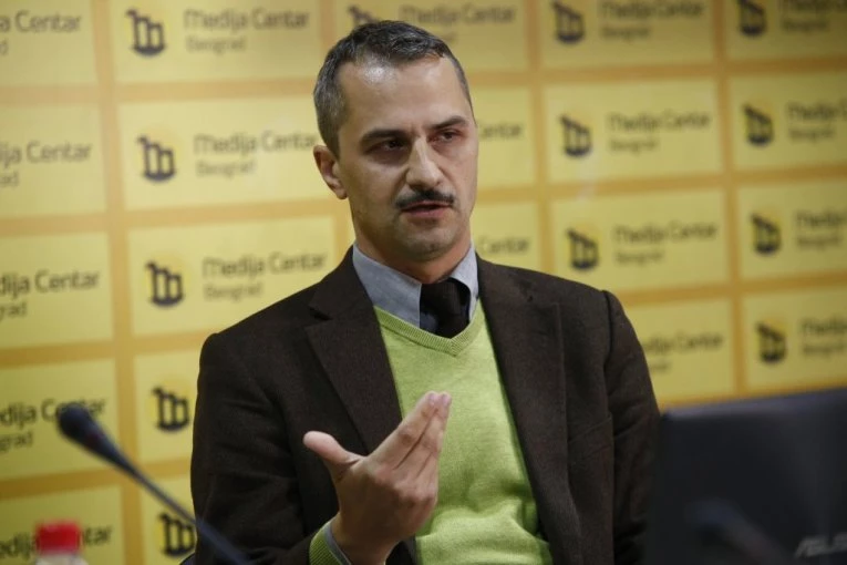 SALONSKI ENERGETIČAR? Ko je zaista samozvani stručnjak za energetiku Ilija Batas Bjelić?