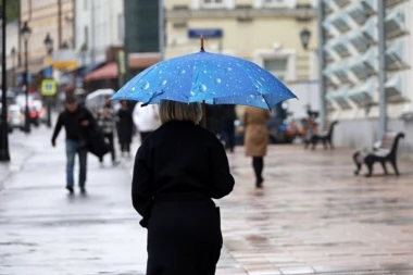 NE IZLAZITE BEZ KIŠOBRANA! U Srbiji danas oblačno i svežije, evo gde će PLJUŠTATI