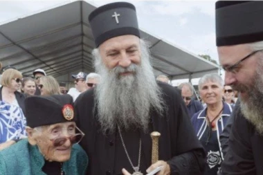 SLIKA KOJA JE DIRNULA SRBE ŠIROM SVETA: Susret patrijarha Porfirija i bake Sofije (105), koja je u ratu bila bolničarka u četi vojvode Đujića