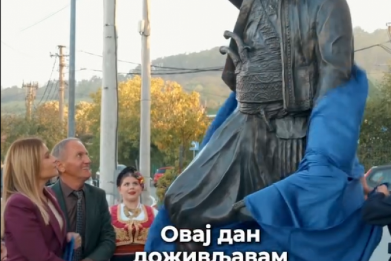 Otkriven spomenik Vasi Čarapiću