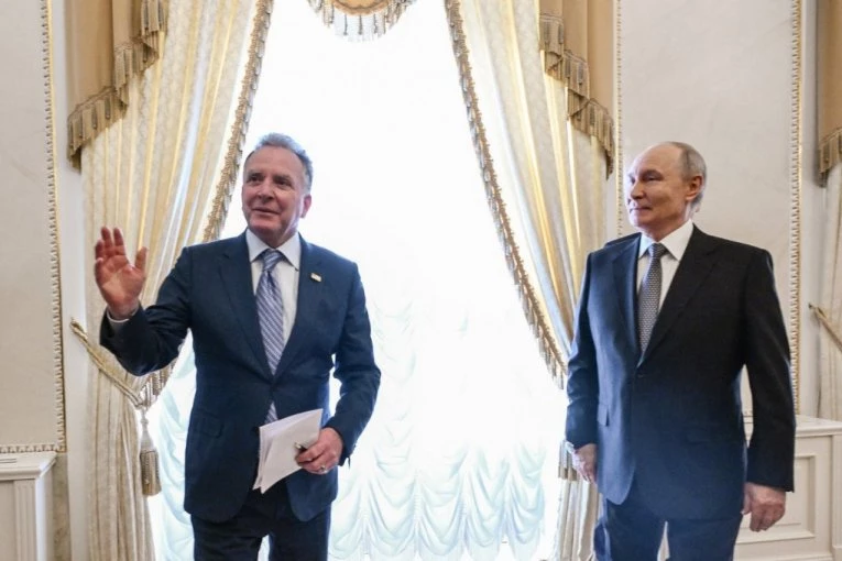 "VI STE HUMANITARAC, GOSPODINE!" Trampov čovek NAHVALIO Putina, imao je samo OVO da mu poruči! (VIDEO)