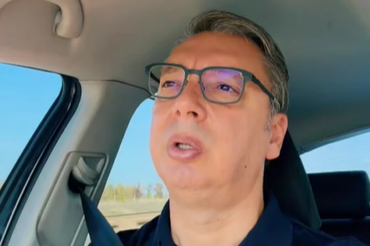 OBRAĆA SE VUČIĆ NA TIK-TOKU! Krenuo u Niš svojom Škodom na veliki skup!