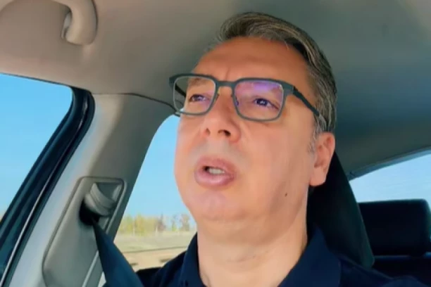 OBRAĆA SE VUČIĆ NA TIK-TOKU! Krenuo u Niš svojom Škodom na veliki skup!